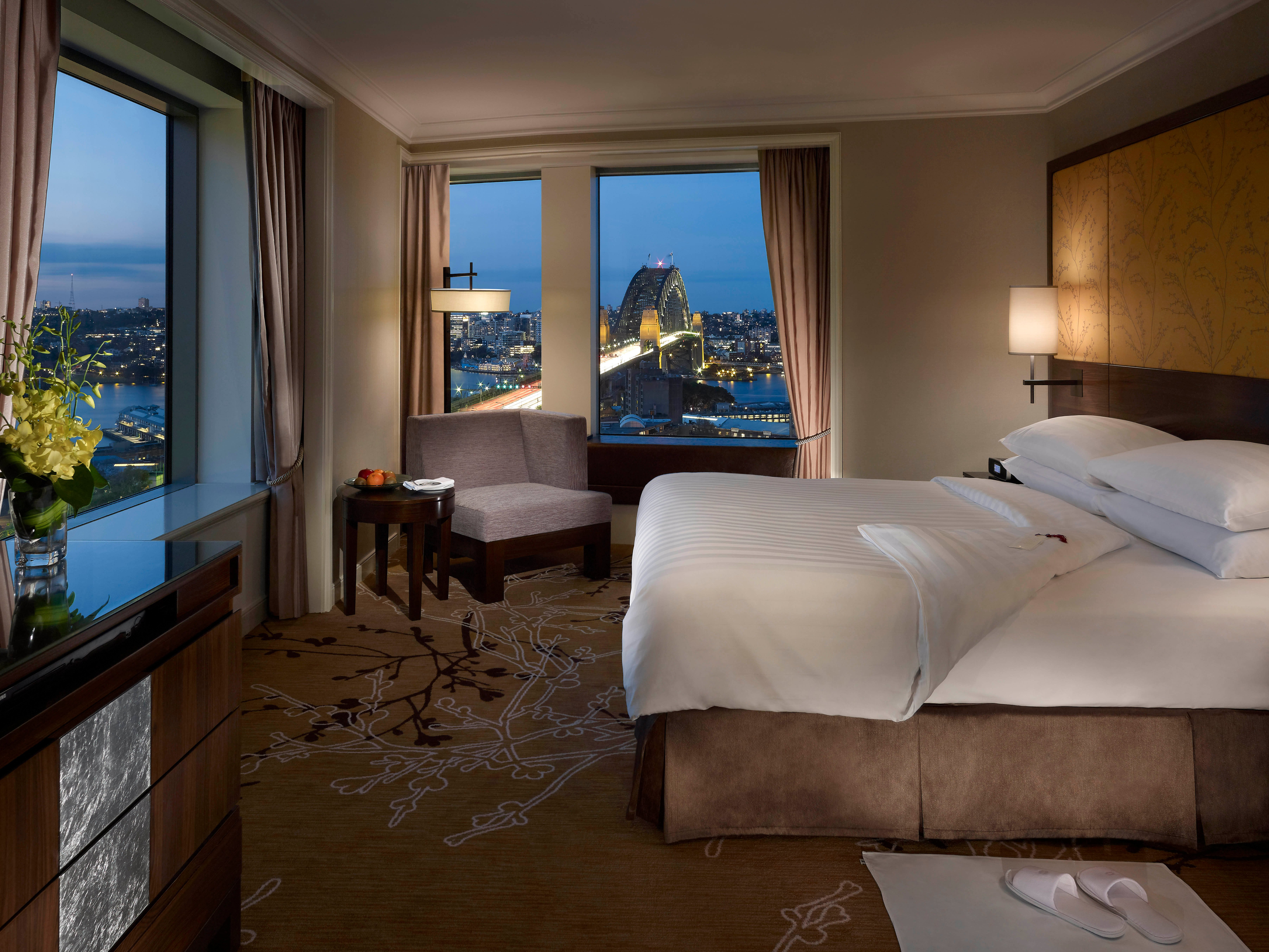 Shangri-La Hotel Sydney - Executive Suite Bedroom